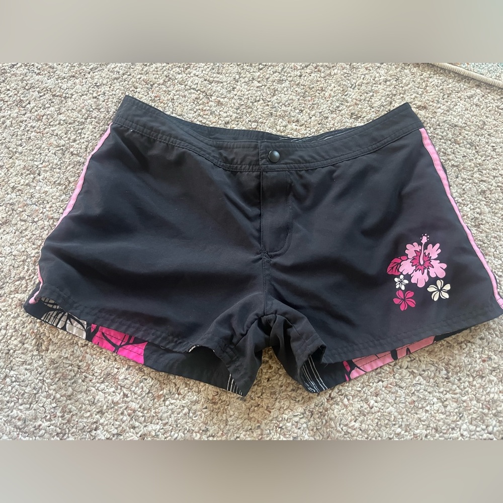 Women's Black Floral-Accent Swim Shorts
